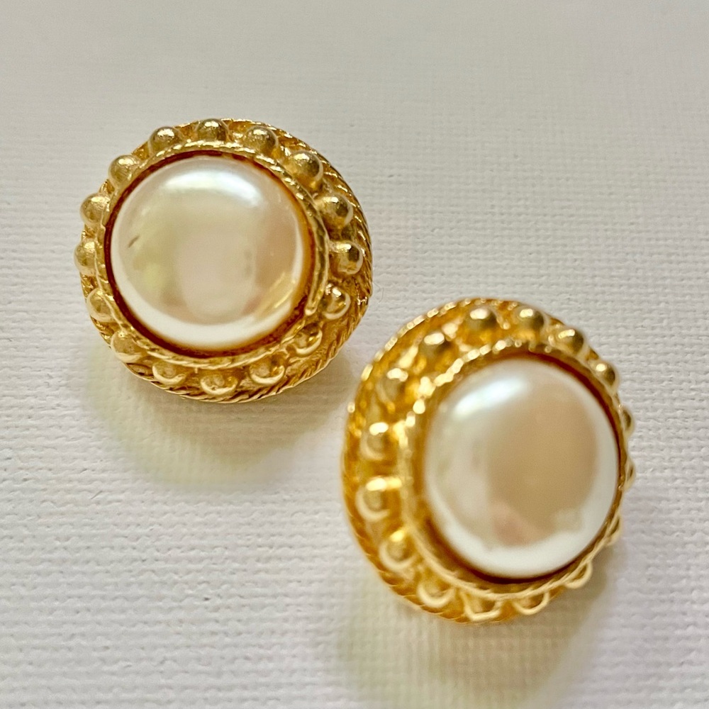 Vintage Large 15mm Pearl & Gold Clip On Earrings Early Kenneth Jay Lane Signed